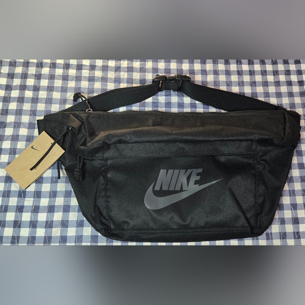 Nike Black Belt Bag for Women Zise Misc, Capacity 610 Cu In